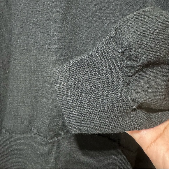 Ben Sherman Black 100% Merino Wool V Neck Sweater Size Small - Picture 9 of 11